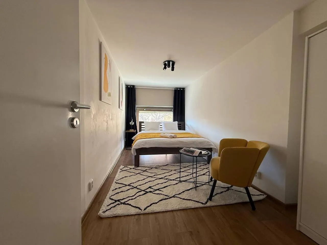 Deluxe Apartments With Balcony Near Center Prague