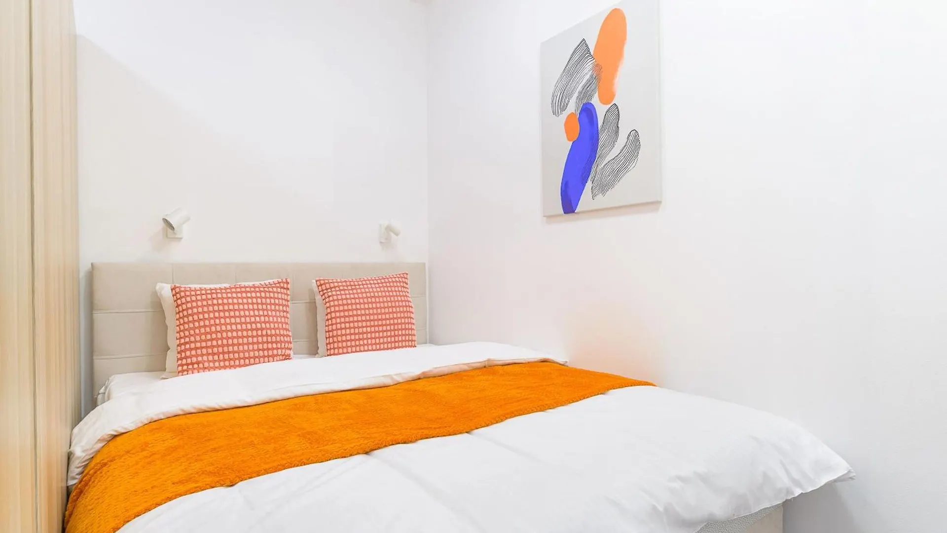 Deluxe Apartments With Balcony Near Center Prague