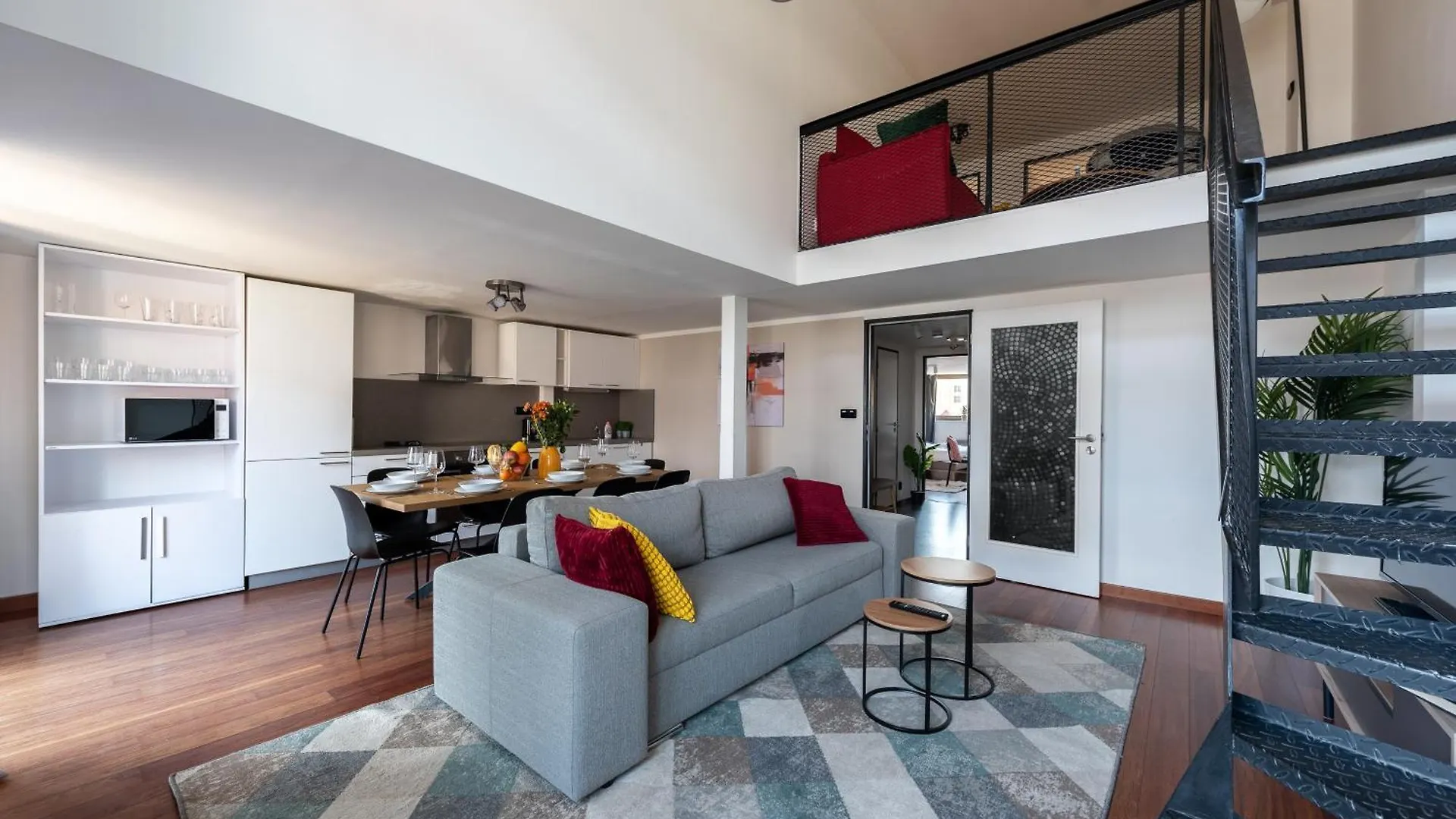 Deluxe Apartments With Balcony Near Center Prague