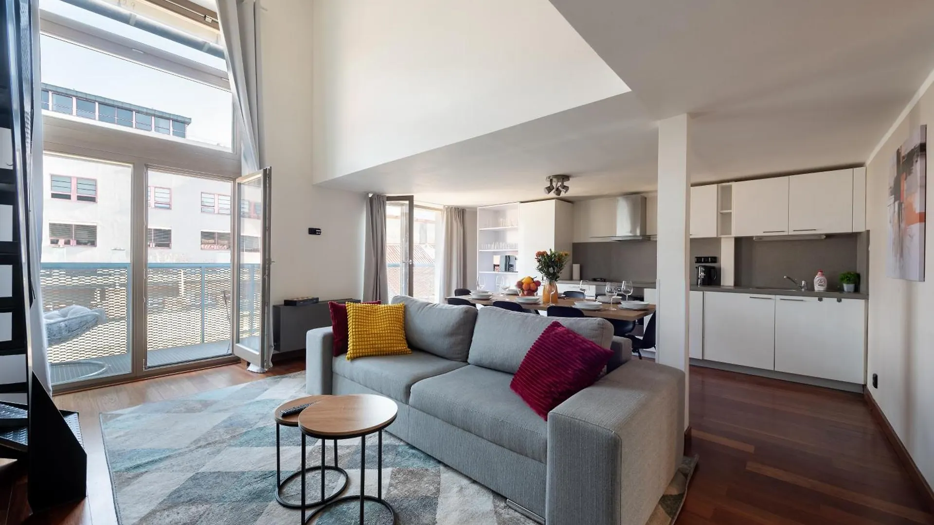 Deluxe Apartments With Balcony Near Center Prague