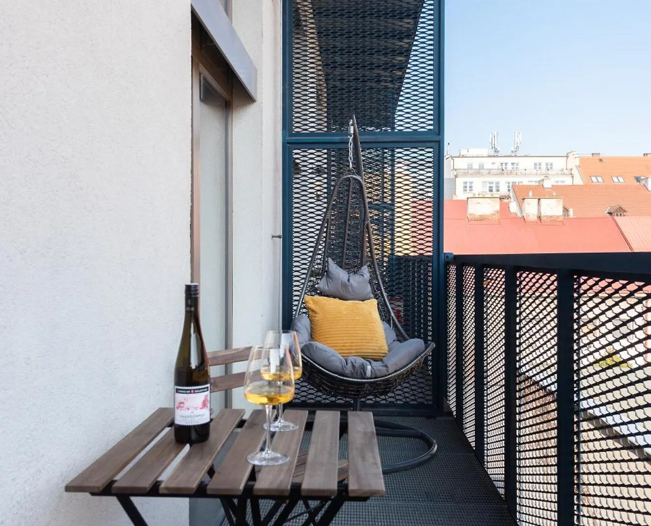 Deluxe Apartments With Balcony Near Center Prague