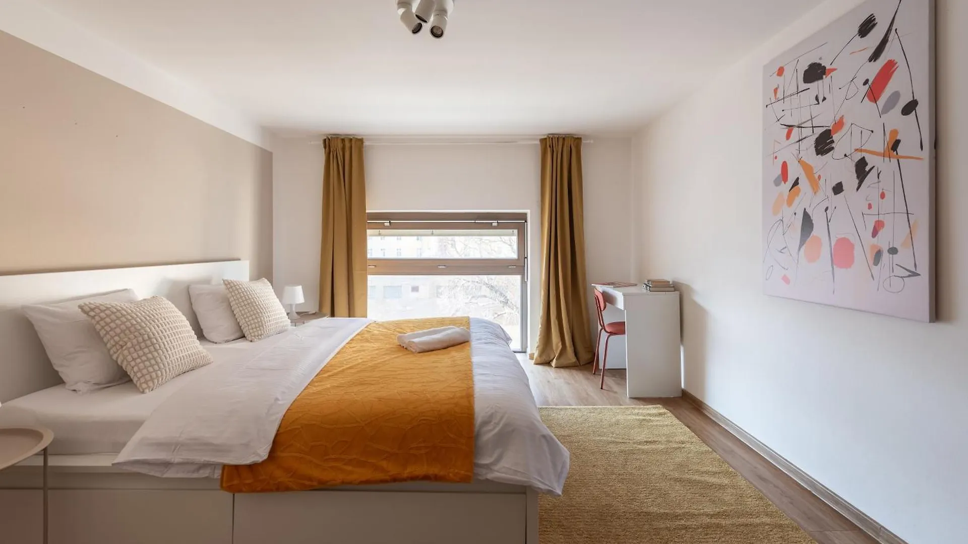 Deluxe Apartments With Balcony Near Center Prague