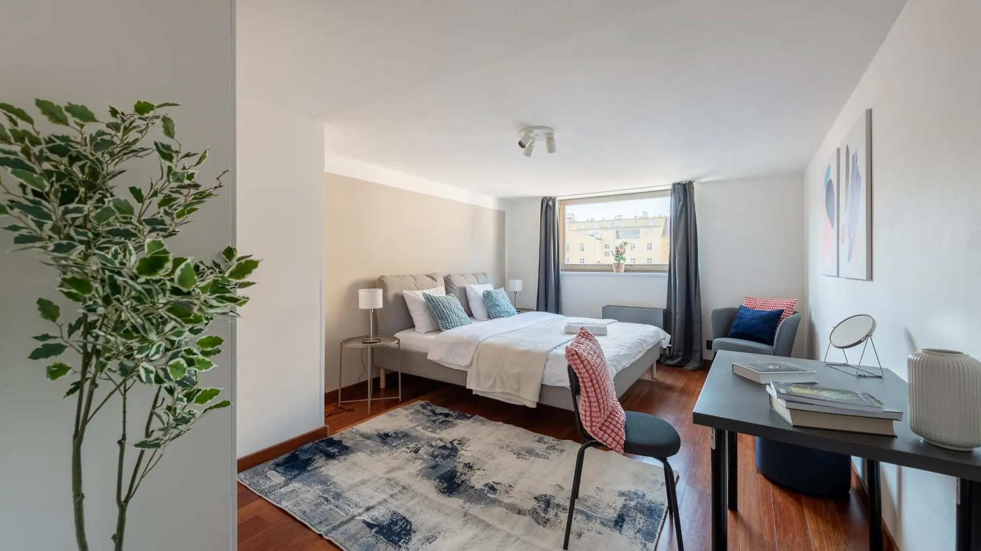 Deluxe Apartments With Balcony Near Center Prague 0*,