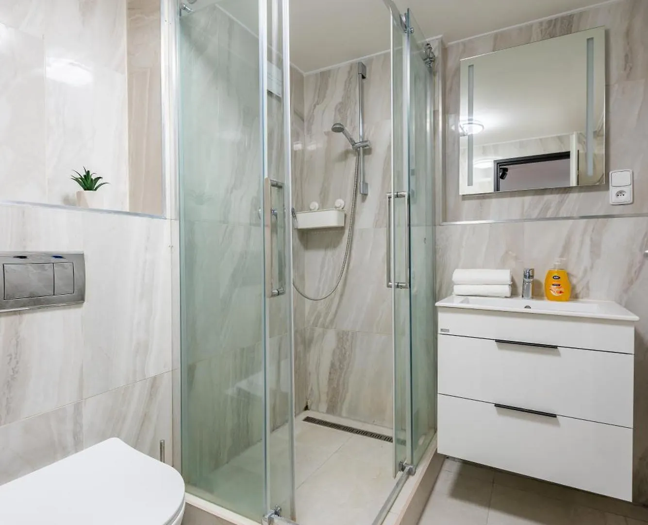 Deluxe Apartments With Balcony Near Center Prague