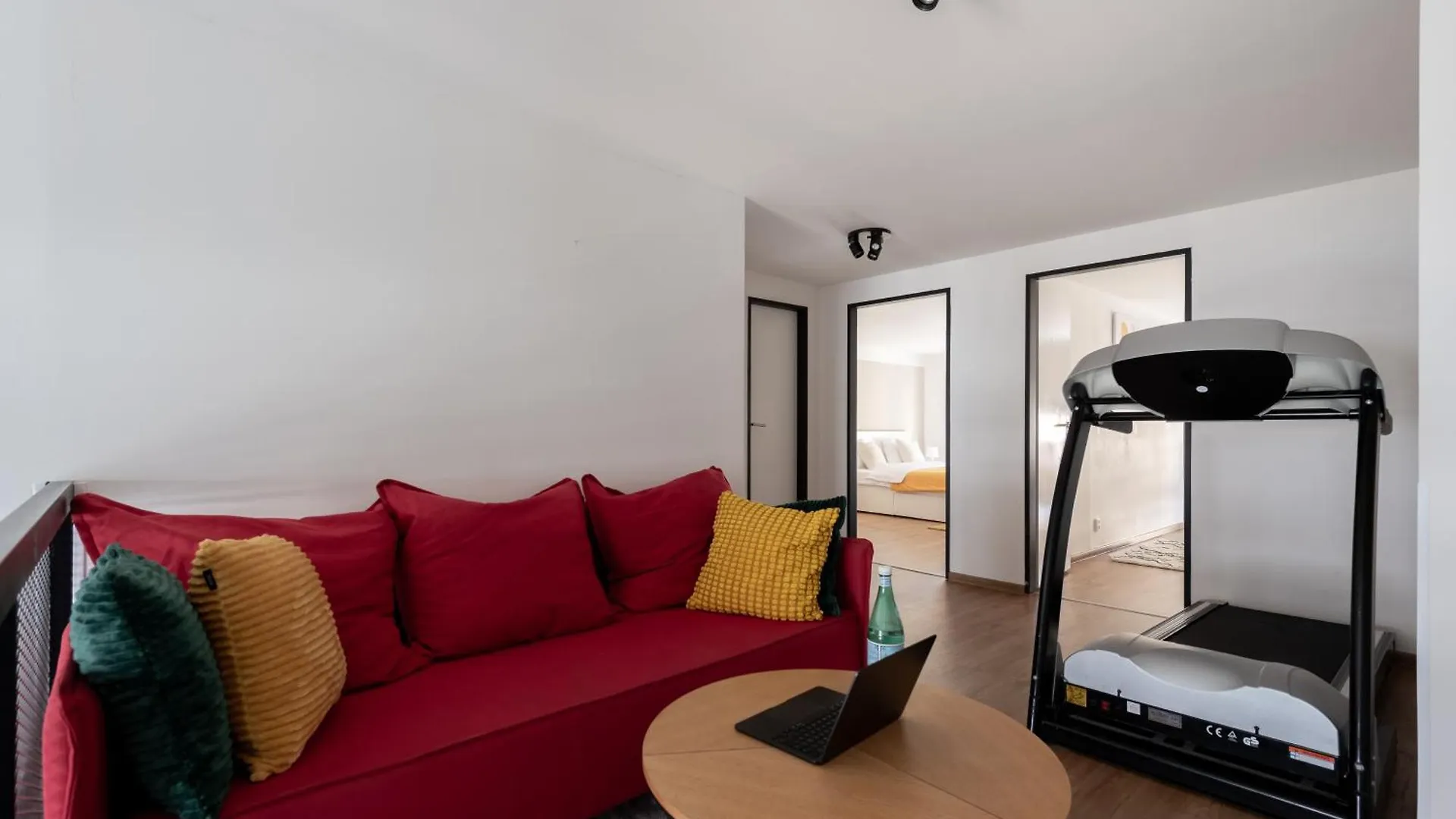 Deluxe Apartments With Balcony Near Center Prague