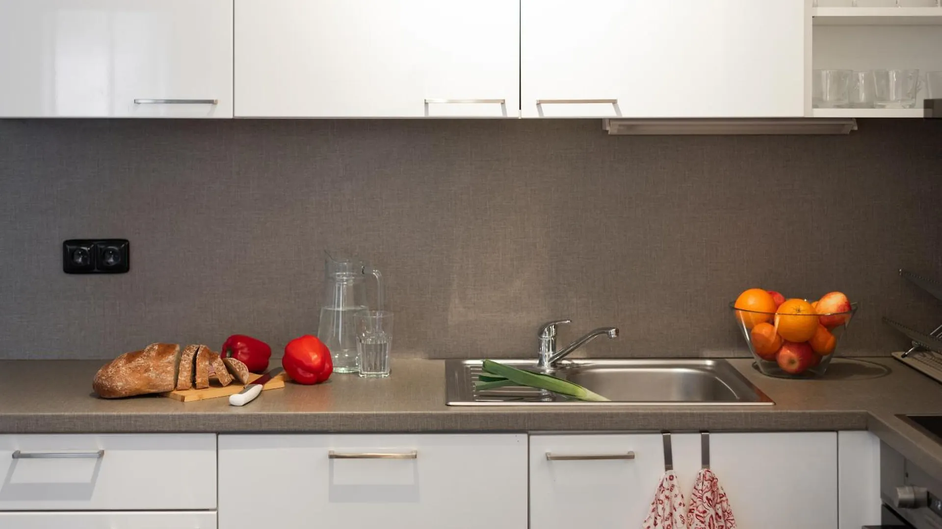 Deluxe Apartments With Balcony Near Center Prague