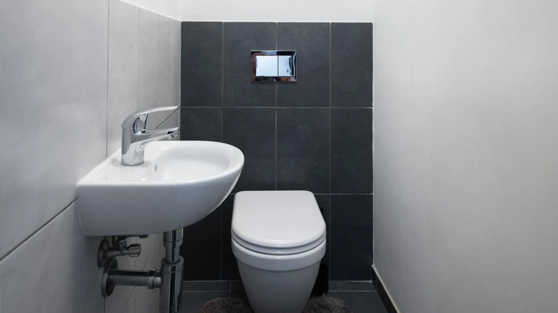 Deluxe Apartments With Balcony Near Center Prague