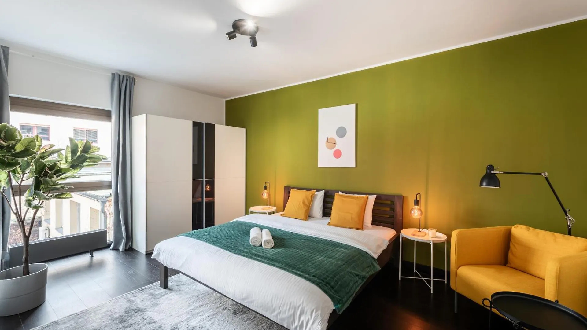 Deluxe Apartments With Balcony Near Center Prague