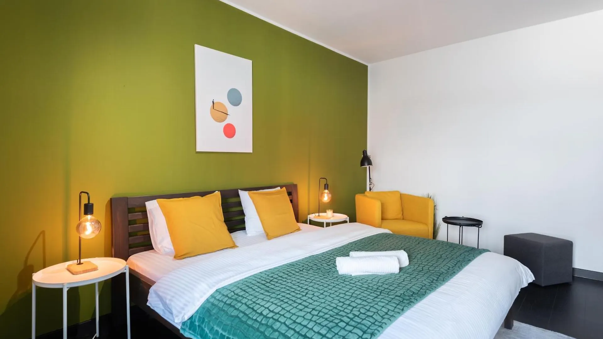 Deluxe Apartments With Balcony Near Center Prague