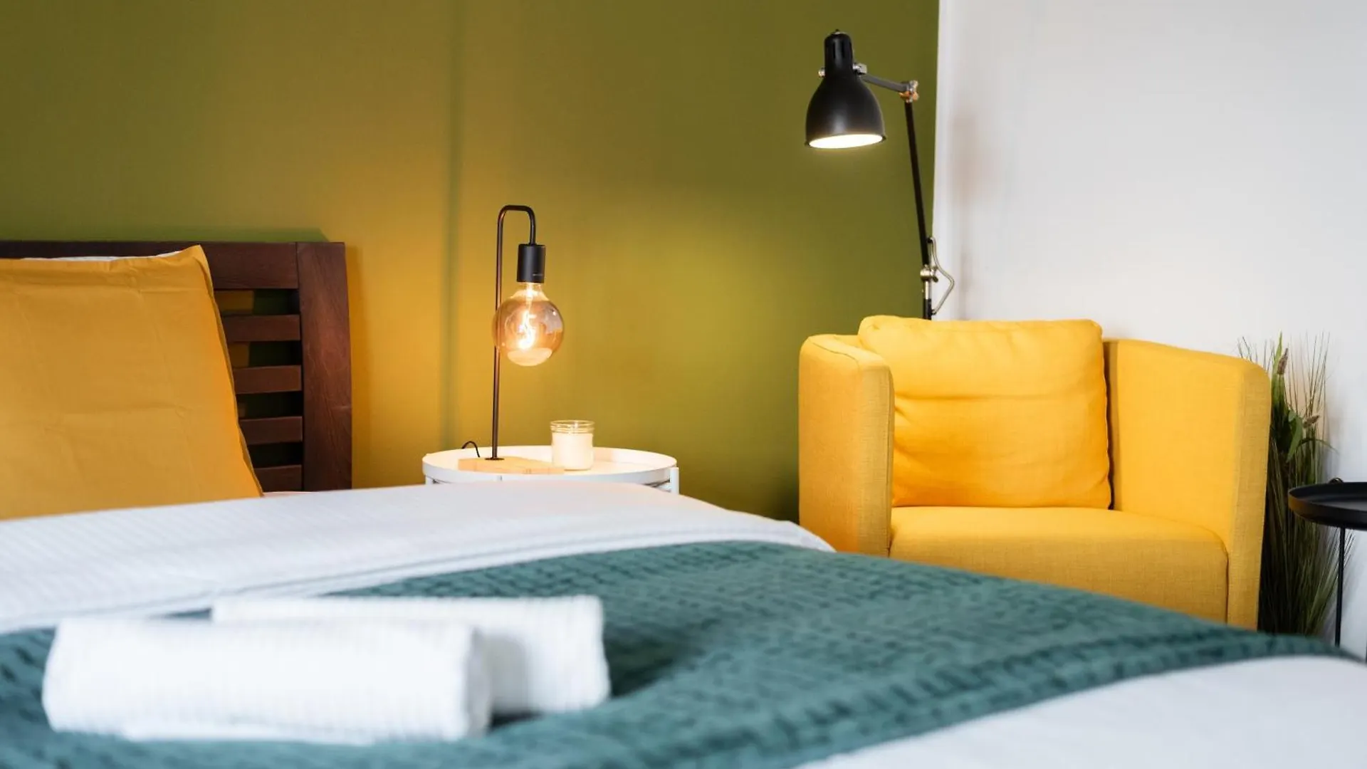Deluxe Apartments With Balcony Near Center Prague
