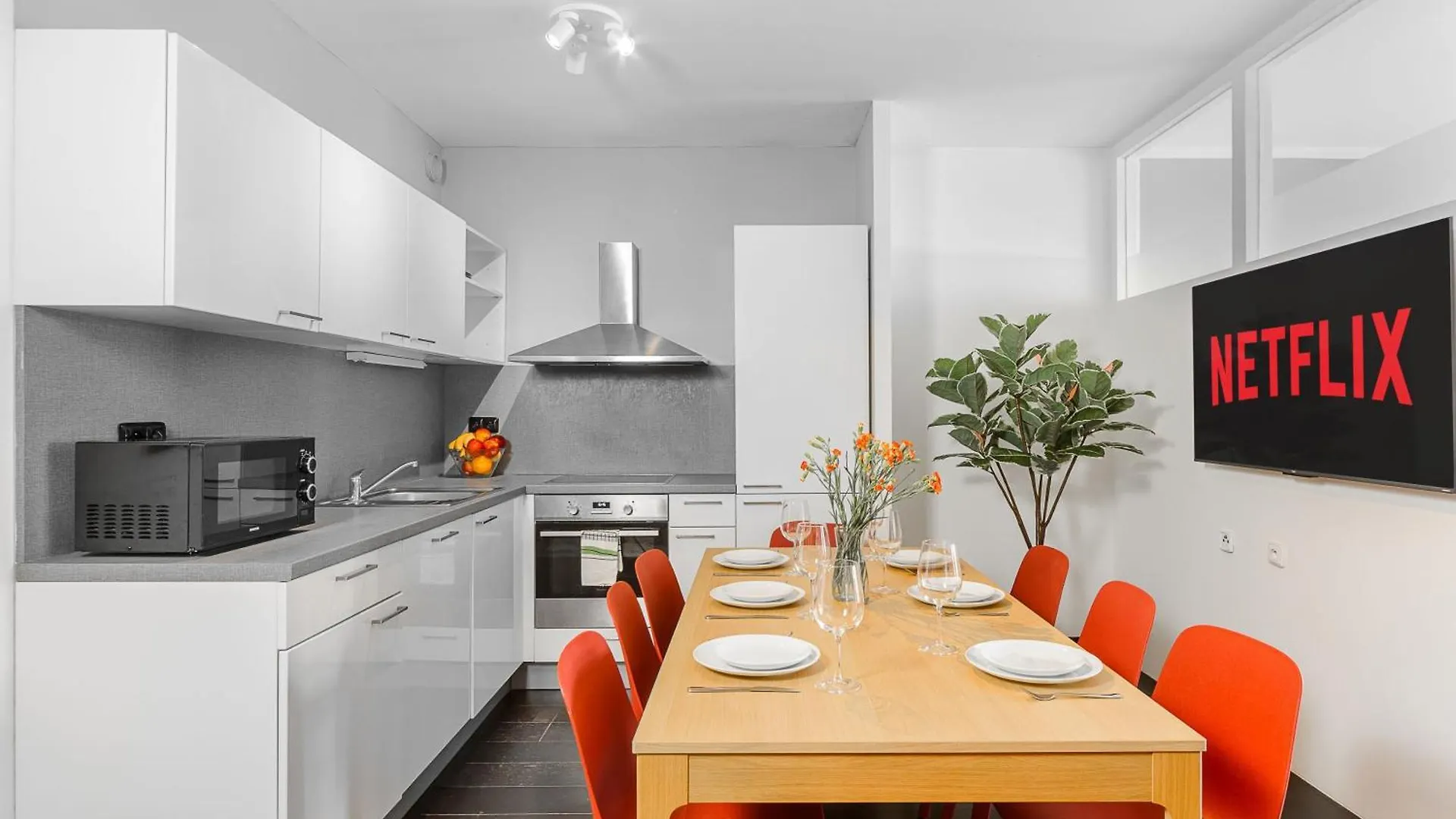 Deluxe Apartments With Balcony Near Center Prague