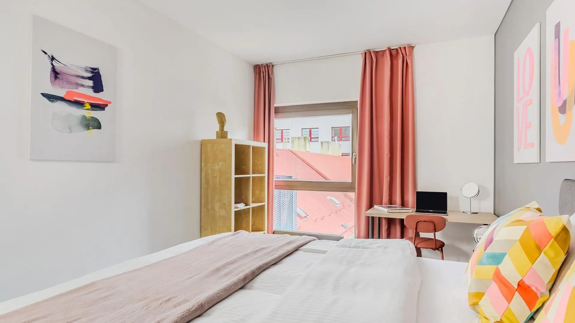 Deluxe Apartments With Balcony Near Center Prague 0*,