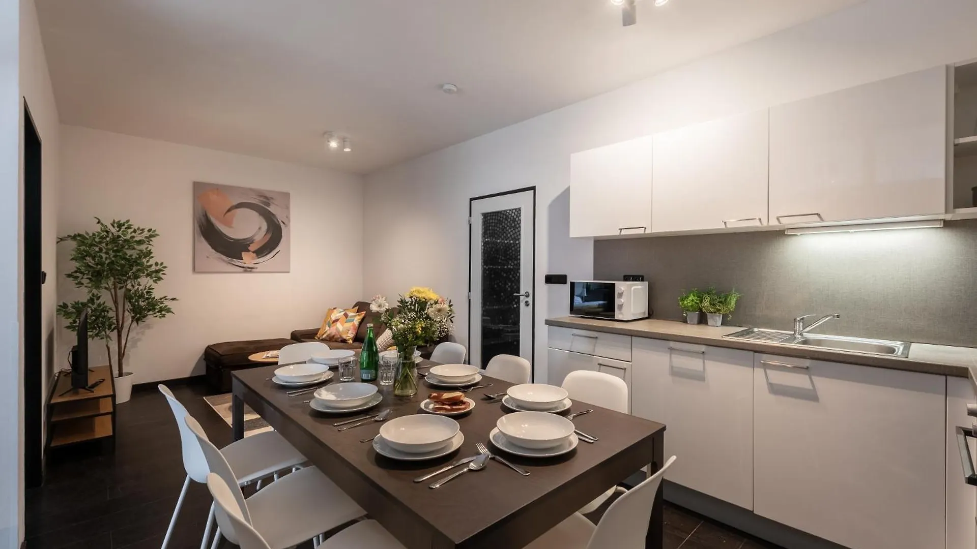 Deluxe Apartments With Balcony Near Center Prague 0*,