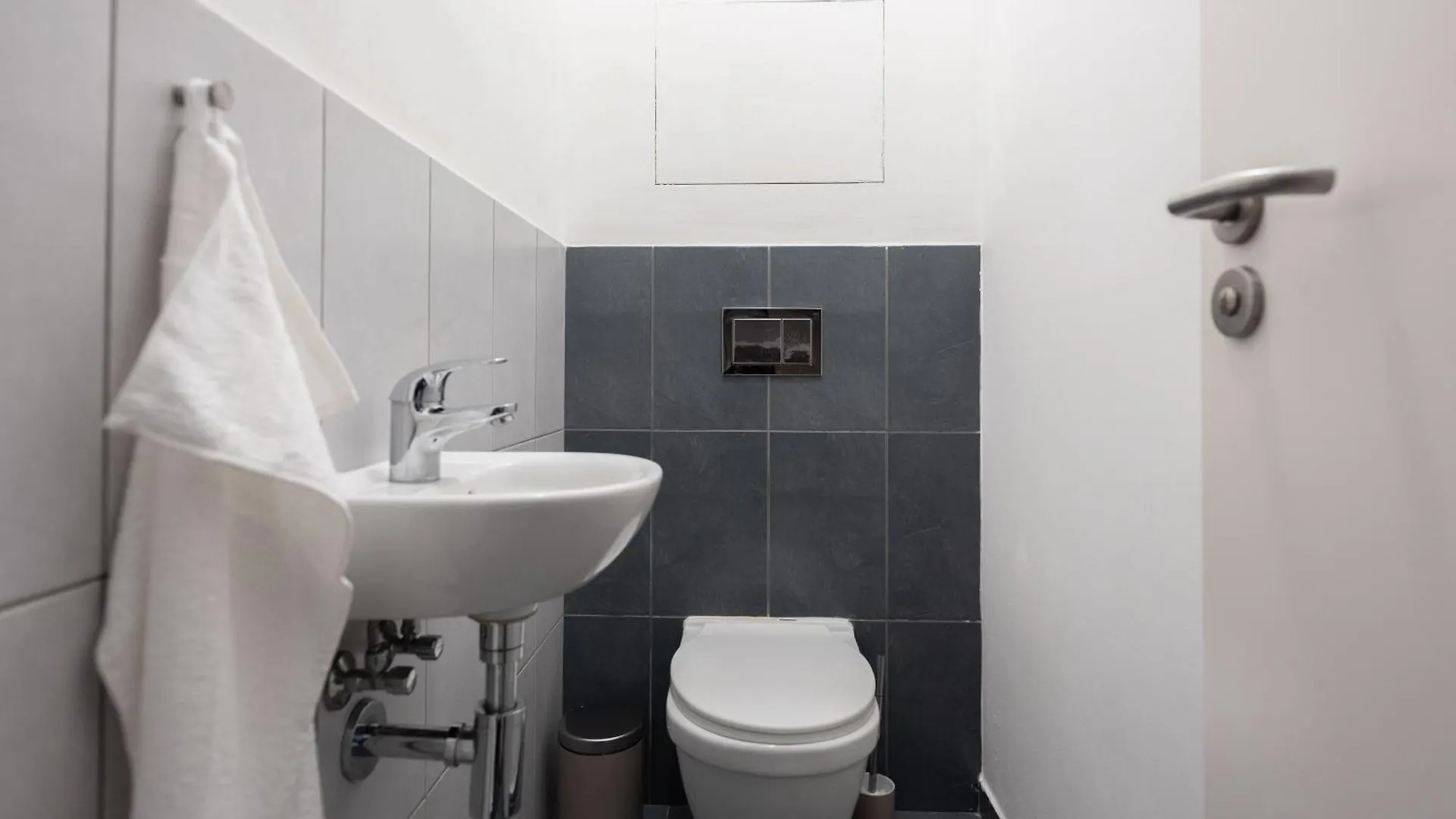 Deluxe Apartments With Balcony Near Center Prague 0*,