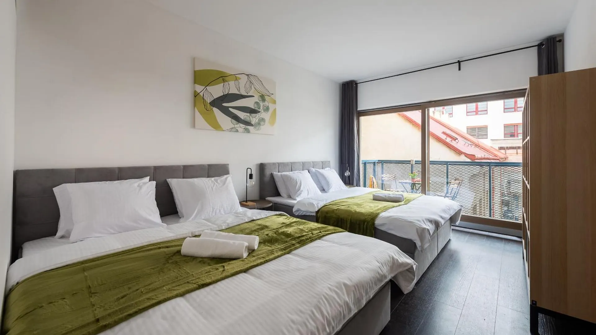 Deluxe Apartments With Balcony Near Center Prague