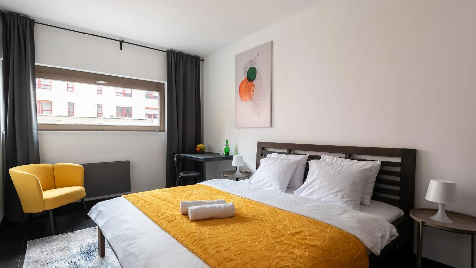 Deluxe Apartments With Balcony Near Center Prague