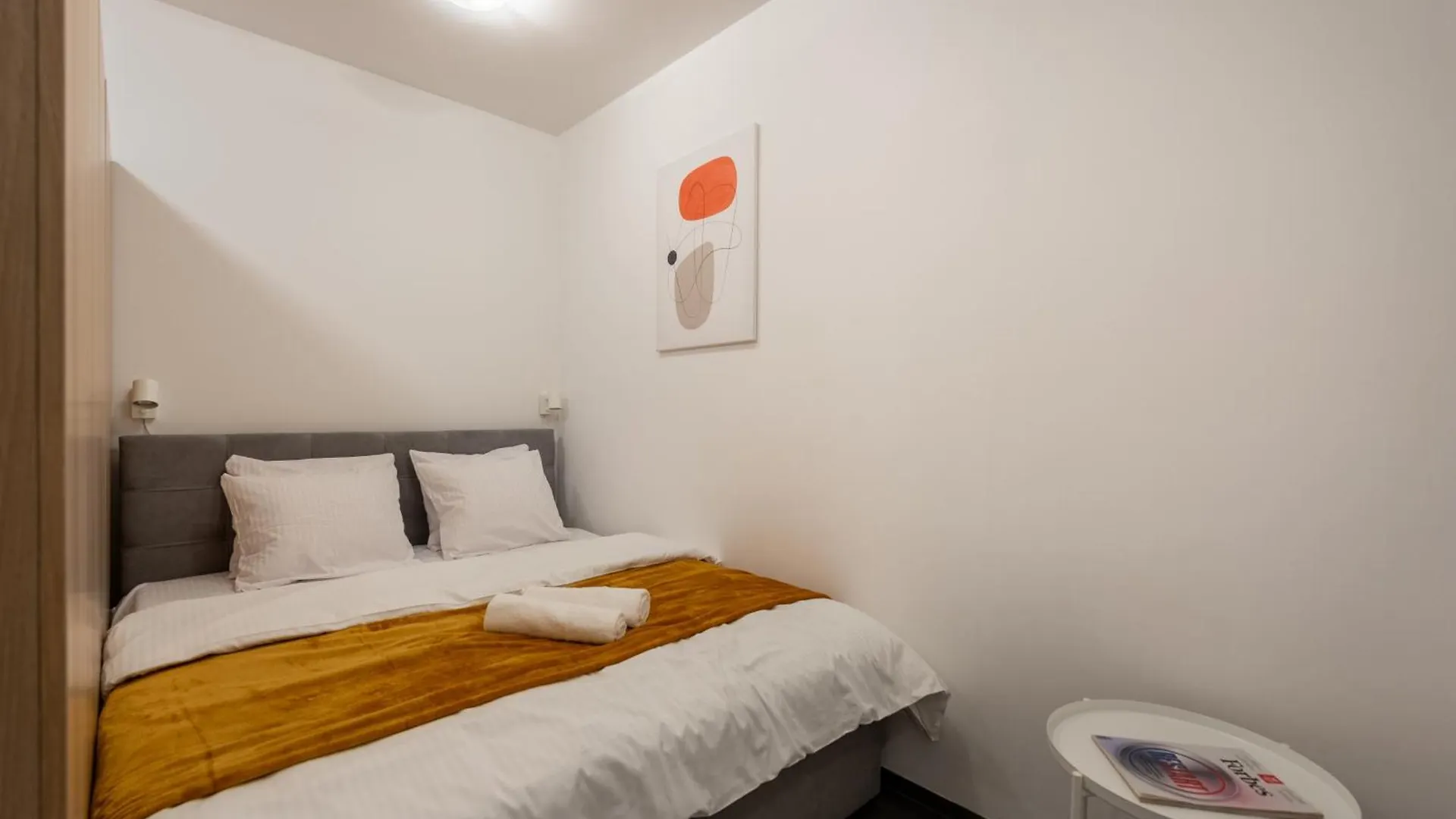 Deluxe Apartments With Balcony Near Center Prague