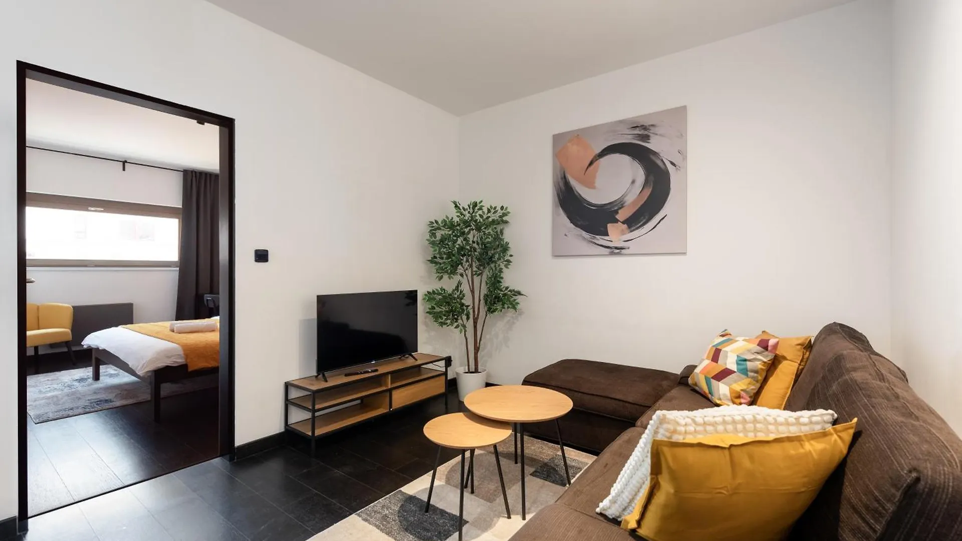 Deluxe Apartments With Balcony Near Center Prague