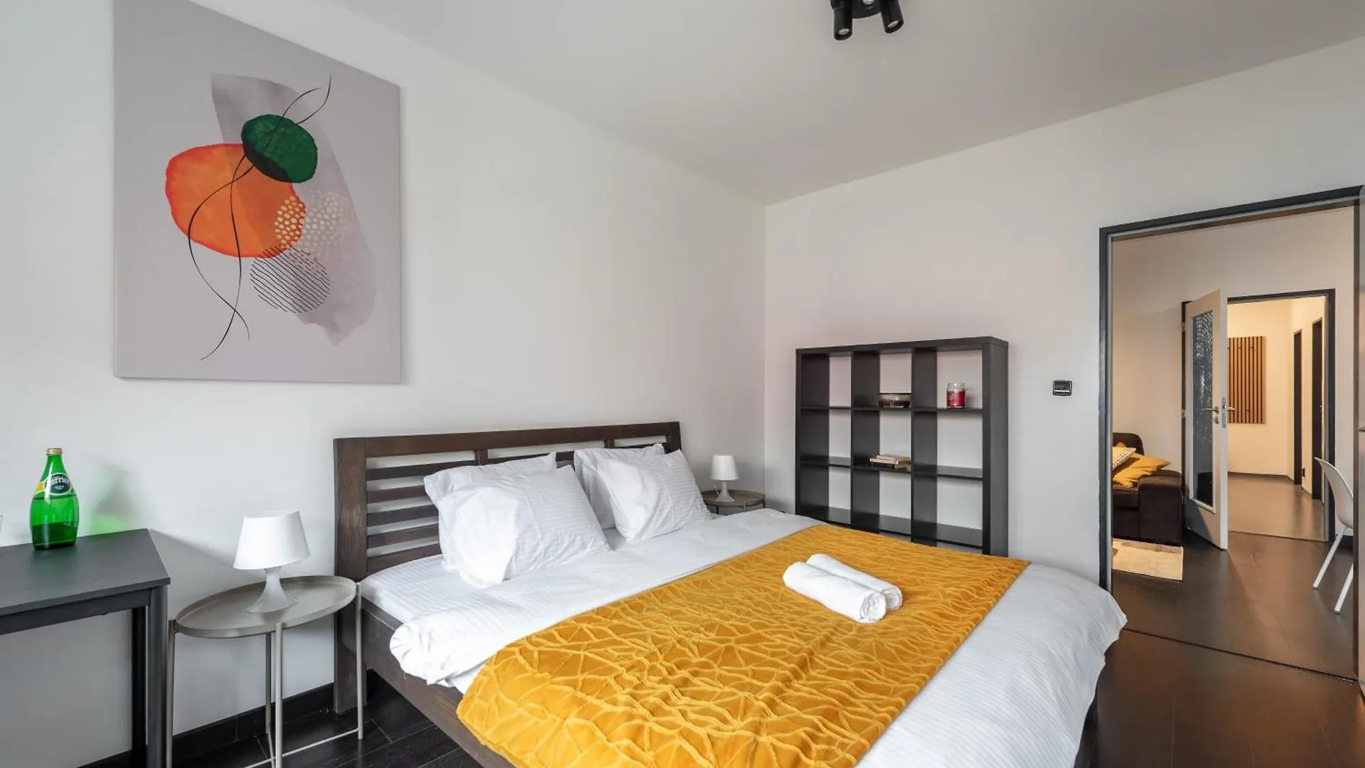 Deluxe Apartments With Balcony Near Center Prague
