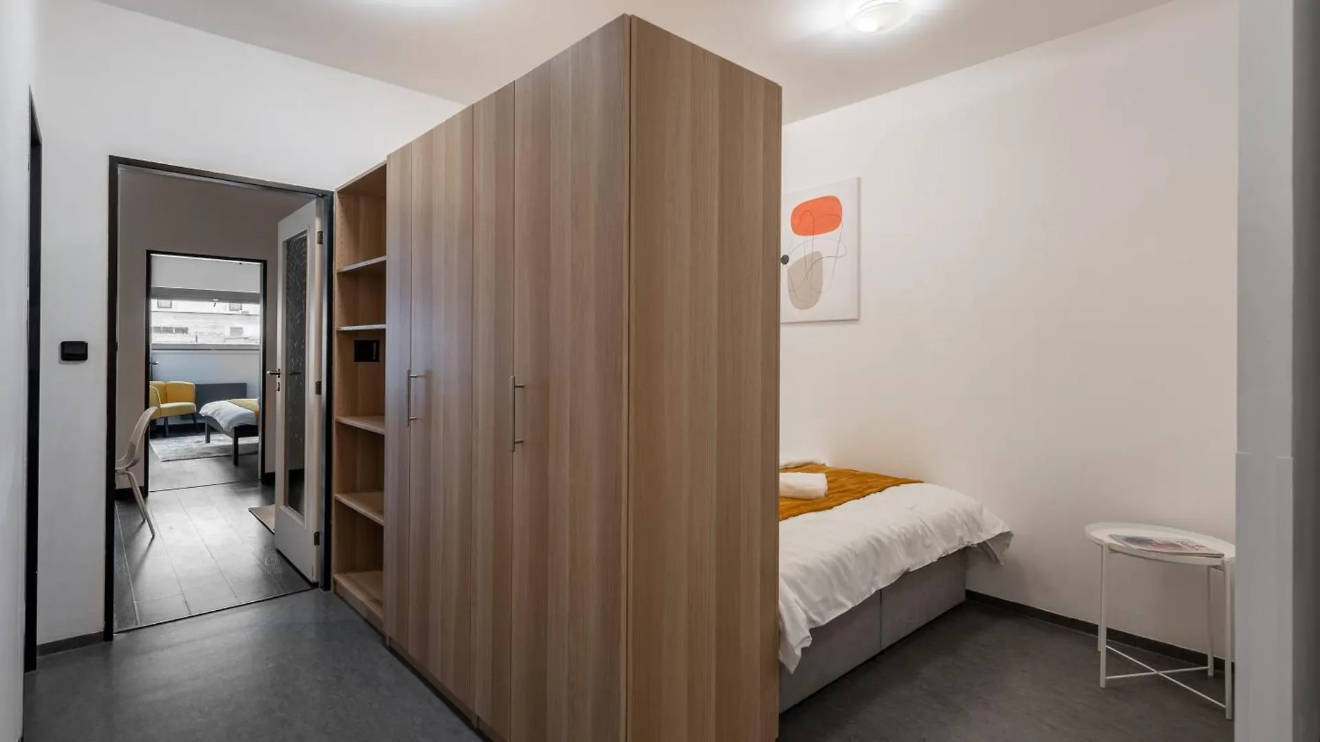 Deluxe Apartments With Balcony Near Center Prague