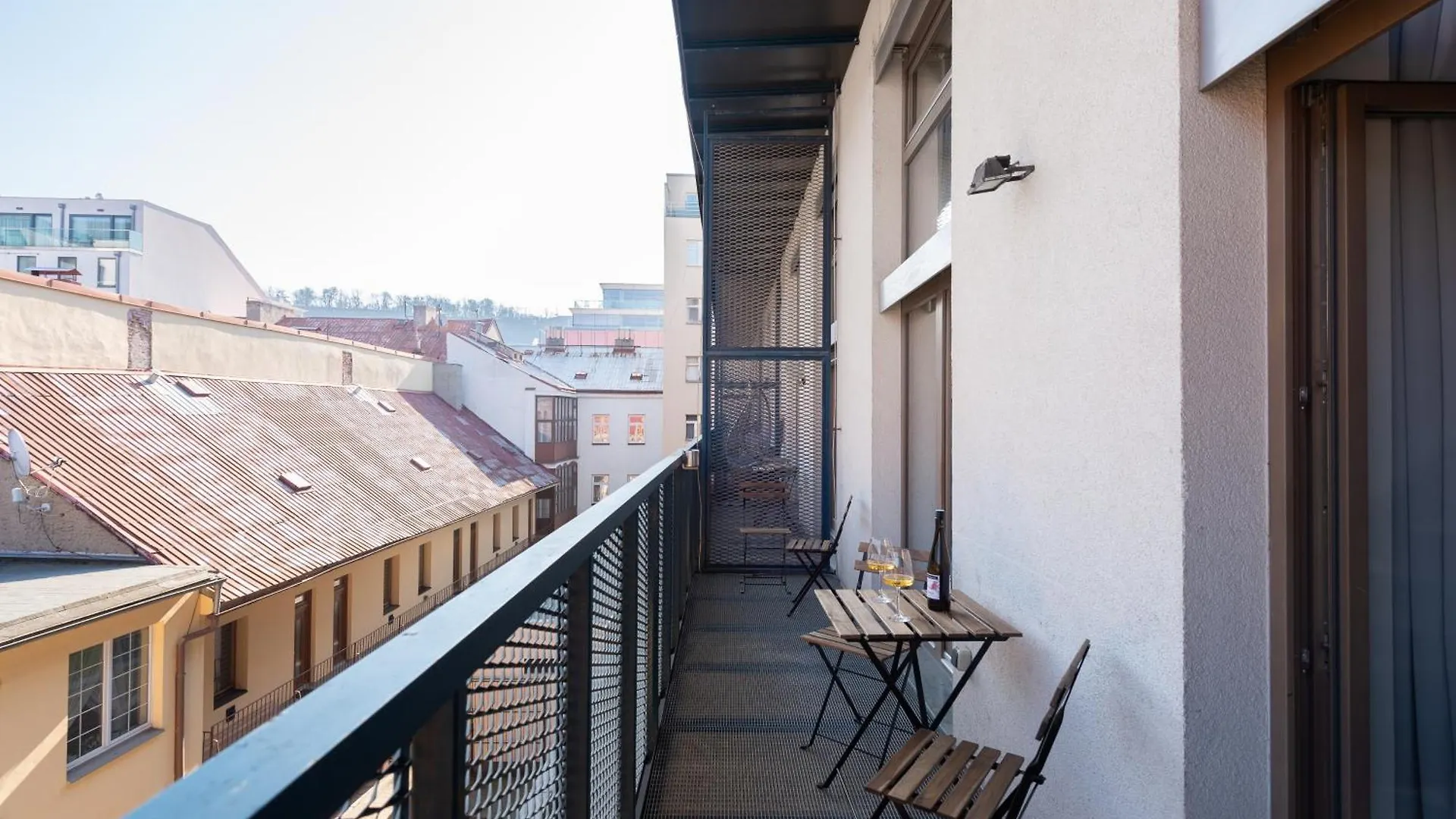 Deluxe Apartments With Balcony Near Center Prague